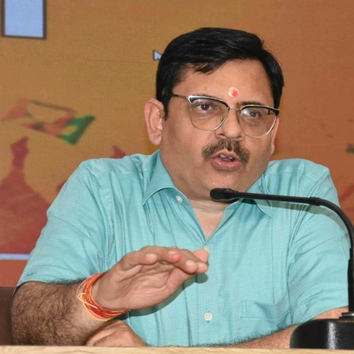 दशहरा, दिवाली और काली पूजा पर नहीं, लेकिन केजरीवाल की रिहाई पर पटाखे जलाना सही : प्रवीण शंकर कपूर